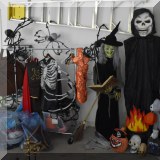 D47. Halloween decorations. 